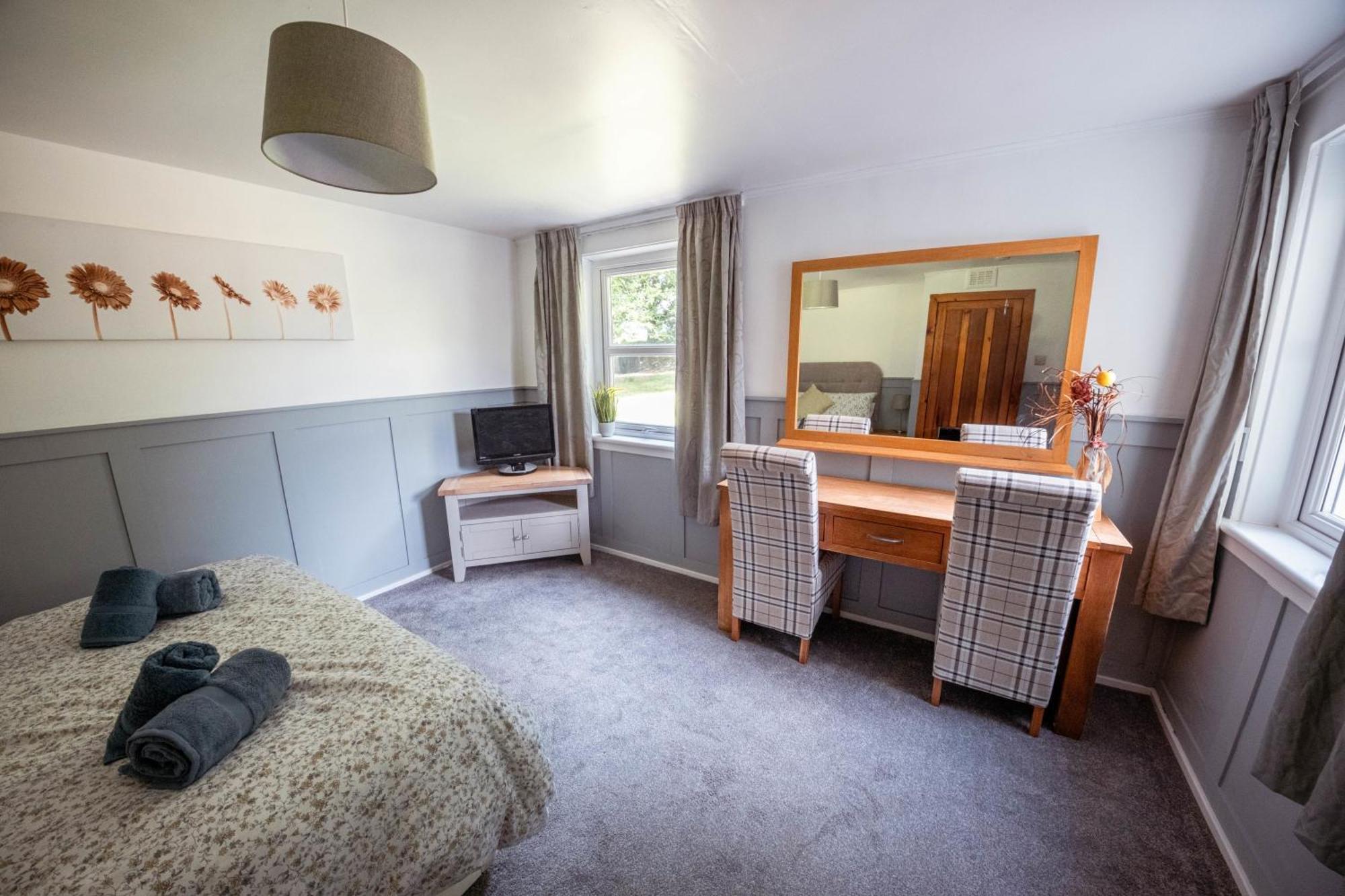 Large Country House With Garden, Outdoor Spa Area & Games Room With Hot Tub And Fire Pit Wigtown Exterior foto