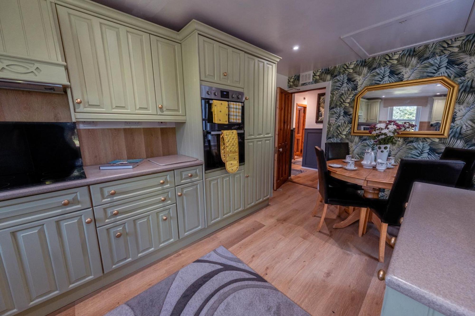 Large Country House With Garden, Outdoor Spa Area & Games Room With Hot Tub And Fire Pit Wigtown Exterior foto